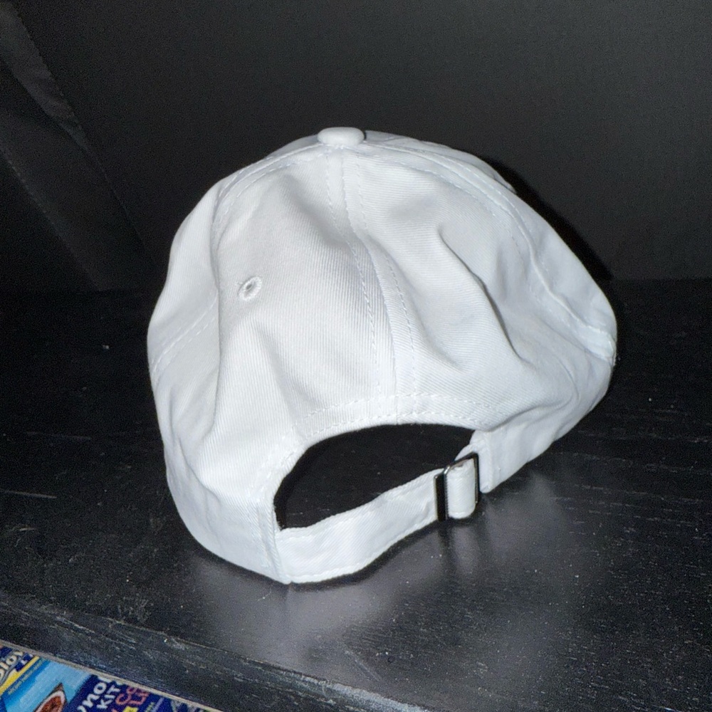 Gu🍒🍒i White Cap Cherry Design NWOT - Picture 4 of 5